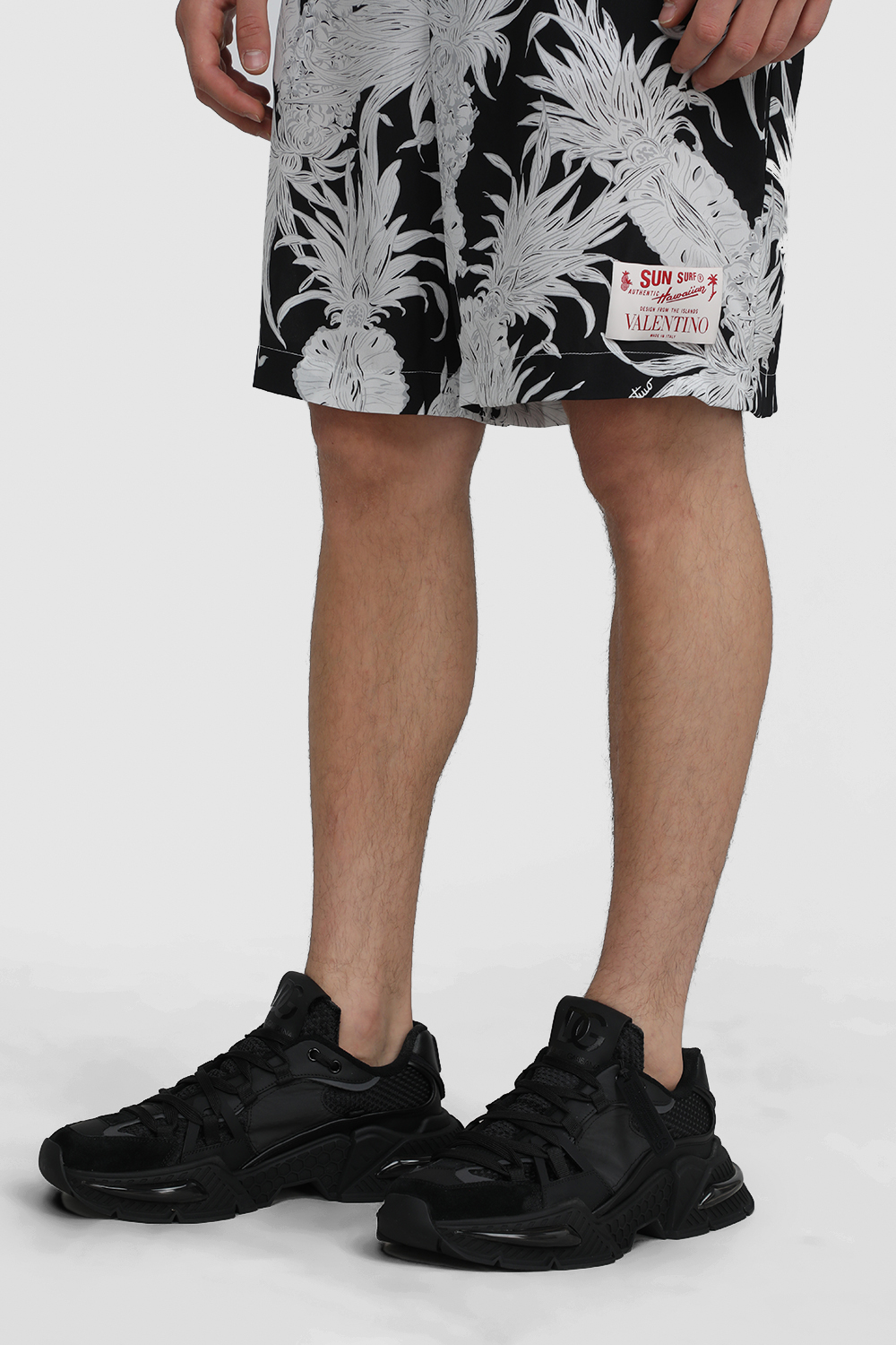 תמונת כל הלוק של נעלי סניקרס